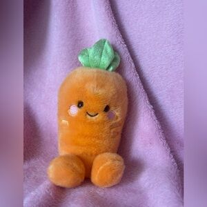 Carrot Aurora palm pals